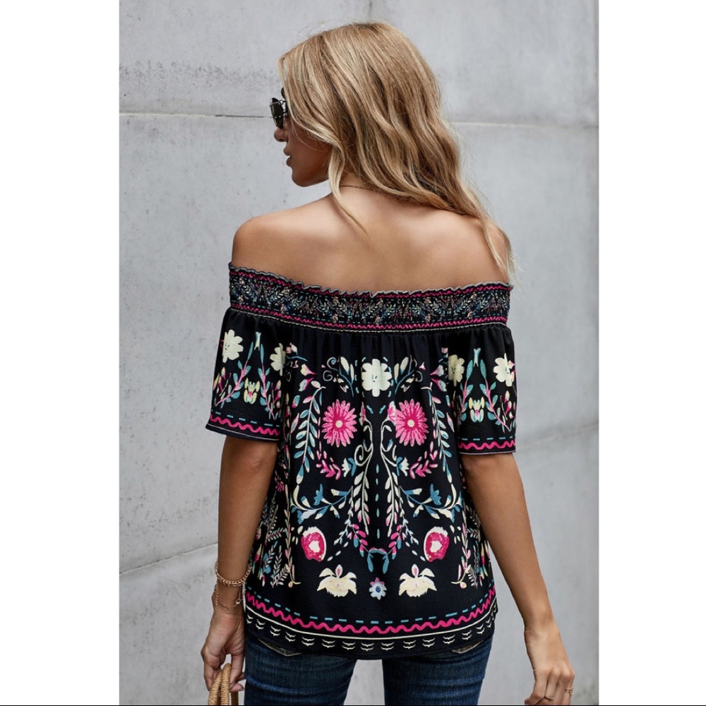 Black Floral Off-The-Shoulder Shift Top - Picture 3 of 6